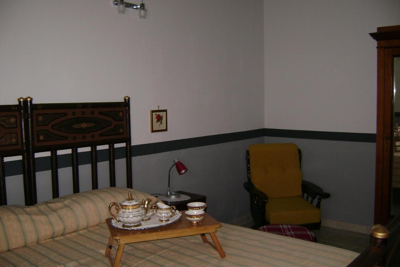 B&B Ex Magazzeno Barlotti Paestum Bagian luar foto